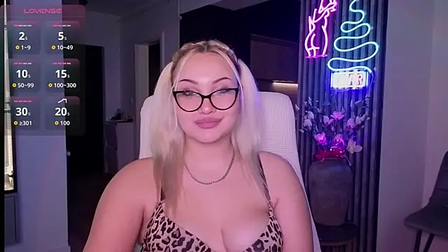 Snapshot of adrelaxina chatting on December 16, 12:15 am adrelaxina online show from December 16, 12:15 am