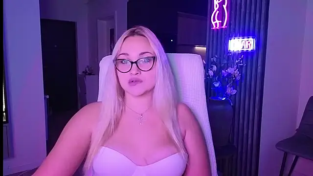 Snapshot of adrelaxina chatting on October 31, 9:22 pm adrelaxina online show from October 31, 9:22 pm