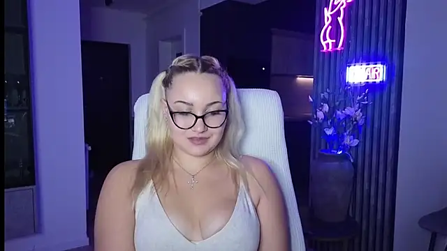 Snapshot of adrelaxina chatting on October 29, 7:35 pm adrelaxina online show from October 29, 7:35 pm