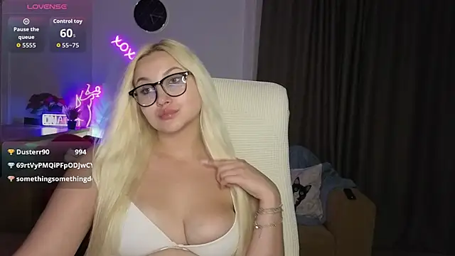 Snapshot of adrelaxina chatting on June 28, 10:16 pm adrelaxina online show from June 28, 10:16 pm