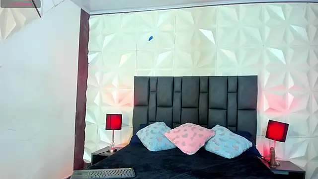 Snapshot of BustyGlow chatting on September 12, 10:48 am BustyGlow online show from September 12, 10:48 am