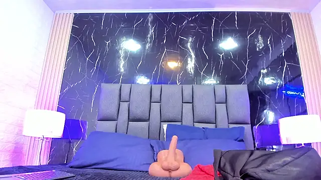 Snapshot of BustyGlow chatting on November 15, 11:14 am BustyGlow online show from November 15, 11:14 am