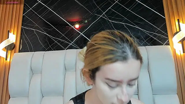 kristal joi dl online show from November 5, 1:14 pm