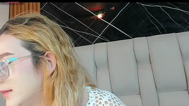 kristal joi dl online show from November 8, 12:20 pm