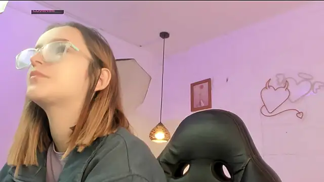 kristal joi dl online show from October 3, 1:23 pm