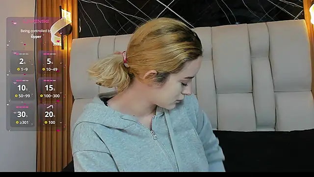 kristal joi dl online show from November 9, 1:37 pm