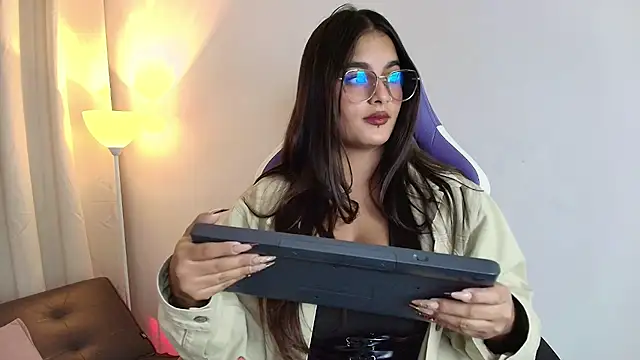 Snapshot of Abby_Raschell chatting on February 28, 5:07 am Abby Raschell online show from February 28, 5:07 am