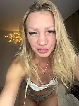 Snapshot of Bellissa_ chatting on October 23, 3:32 pm Bellissa online show from October 23, 3:32 pm