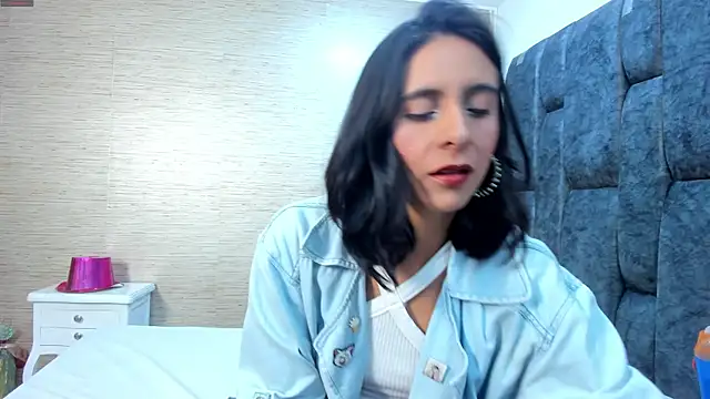 MiaAmore  online show from November 28, 8:31 pm