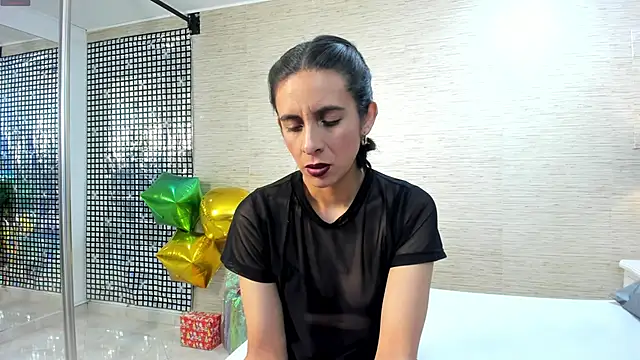 MiaAmore  online show from November 21, 9:25 pm