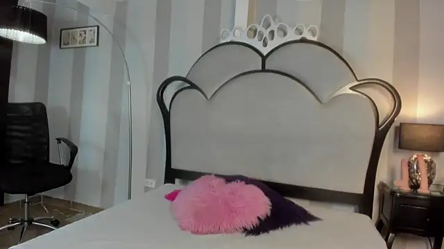 MiaAmore  online show from March 5, 9:11 pm