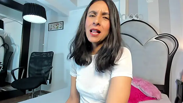 MiaAmore  online show from June 19, 4:46 pm