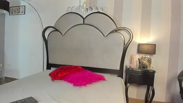 MiaAmore  online show from April 9, 5:52 pm