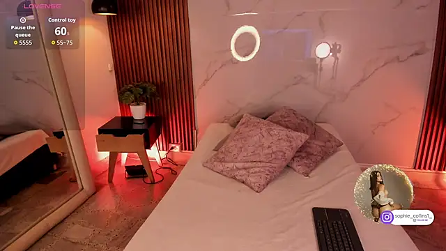 Snapshot of SophieCollins_1 chatting on November 21, 12:26 pm SophieCollins 1 online show from November 21, 12:26 pm