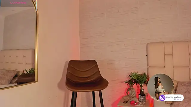 Snapshot of SophieCollins_1 chatting on September 12, 11:32 am SophieCollins 1 online show from September 12, 11:32 am