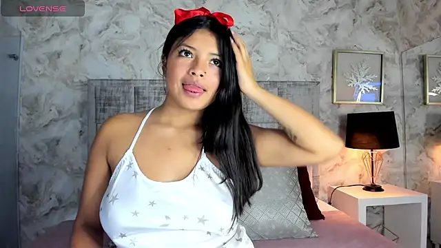 ashleythompson2025 online show from December 15, 1:28 pm