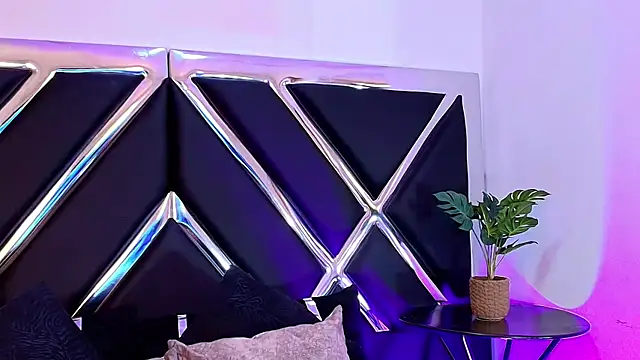 AlekRuizx online show from October 5, 3:30 am