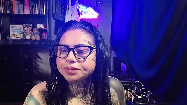 chicanachic13 online show from March 21, 4:14 am