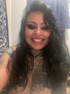 chicanachic13 online show from April 4, 3:02 am