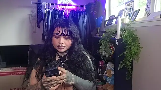 Snapshot of chicanachic13 chatting on May 16, 9:36 pm chicanachic13 online show from May 16, 9:36 pm