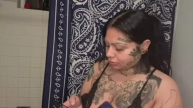 chicanachic13 online show from January 11, 1:34 am