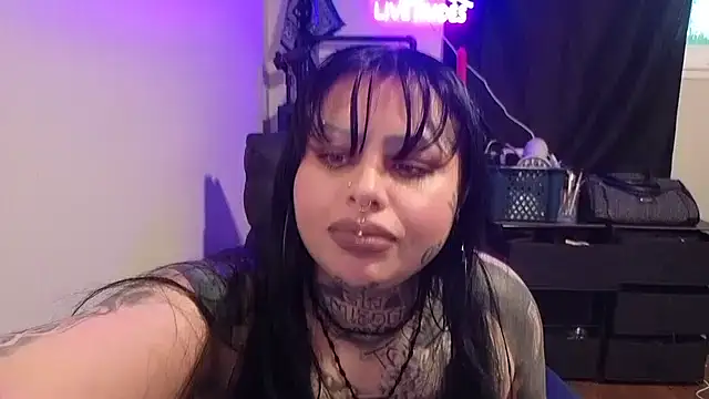 chicanachic13 online show from April 24, 2:35 am