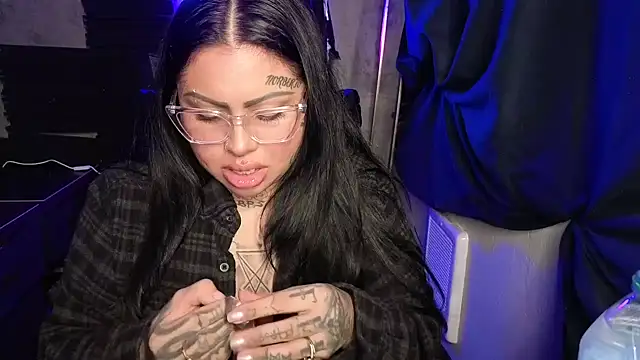 chicanachic13 online show from January 17, 4:05 am