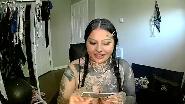 Snapshot of chicanachic13 chatting on June 14, 8:43 pm chicanachic13 online show from June 14, 8:43 pm