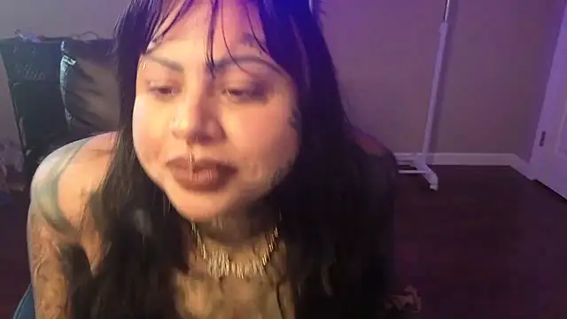 Snapshot of chicanachic13 chatting on May 10, 10:11 pm chicanachic13 online show from May 10, 10:11 pm