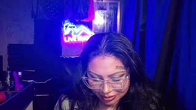 chicanachic13 online show from December 21, 12:02 am