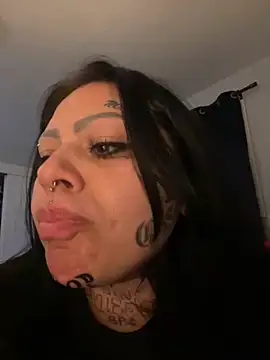 chicanachic13 online show from November 22, 6:56 am