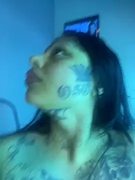 chicanachic13 online show from November 16, 8:46 pm