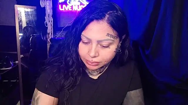 chicanachic13 online show from February 22, 8:17 am