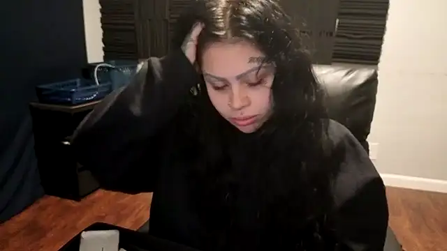 chicanachic13 online show from November 5, 5:32 am