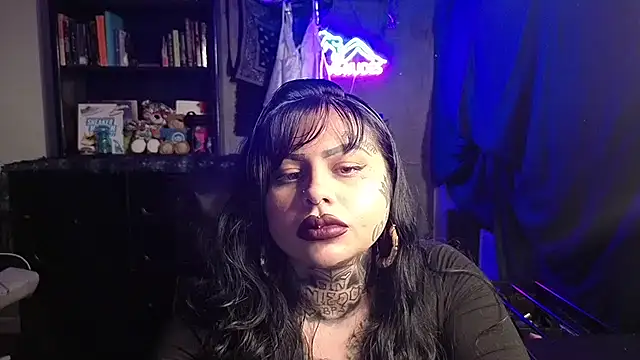 chicanachic13 online show from March 11, 6:07 am