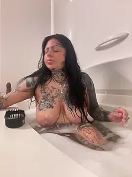 chicanachic13 online show from April 15, 10:43 am