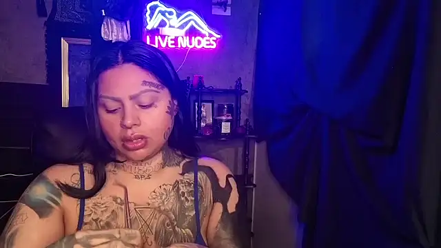 chicanachic13 online show from February 7, 1:02 am