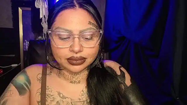 chicanachic13 online show from February 8, 8:12 am