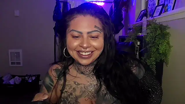 Snapshot of chicanachic13 chatting on June 3, 5:08 am chicanachic13 online show from June 3, 5:08 am