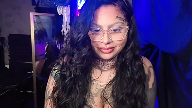 chicanachic13 online show from February 21, 6:59 am