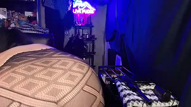 chicanachic13 online show from March 1, 9:26 pm