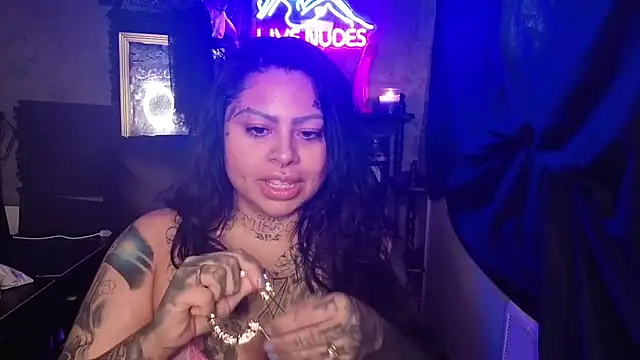 chicanachic13 online show from February 15, 10:20 pm