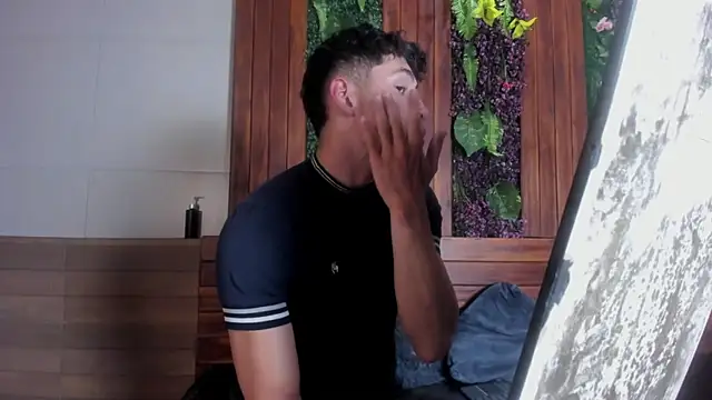 AustinJones  online show from December 21, 6:53 pm