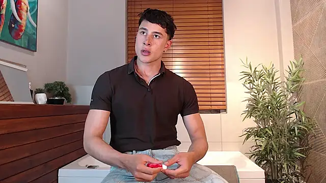 AustinJones  online show from April 10, 7:10 pm