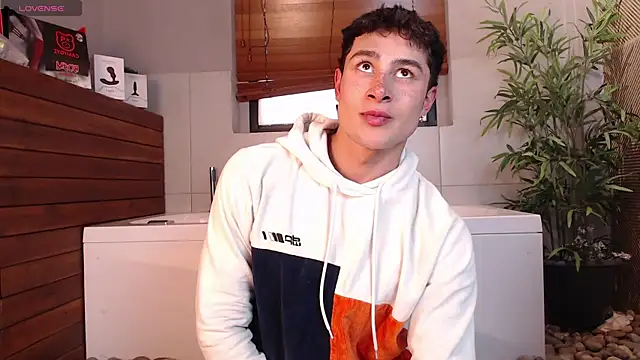 AustinJones  online show from March 13, 7:08 pm