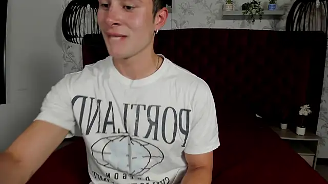 Snapshot of AustinJones_ chatting on July 7, 7:28 pm AustinJones online show from July 7, 7:28 pm