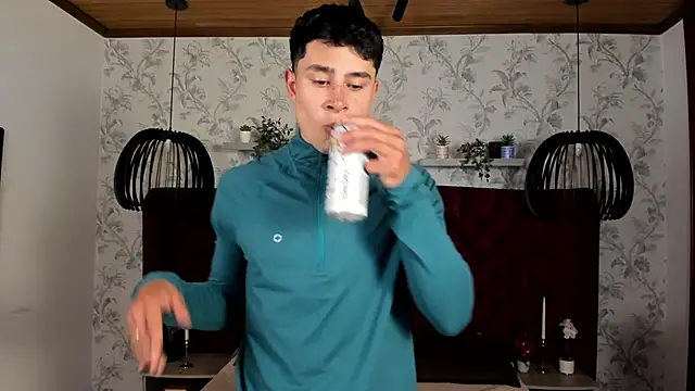 AustinJones  online show from March 23, 7:25 pm