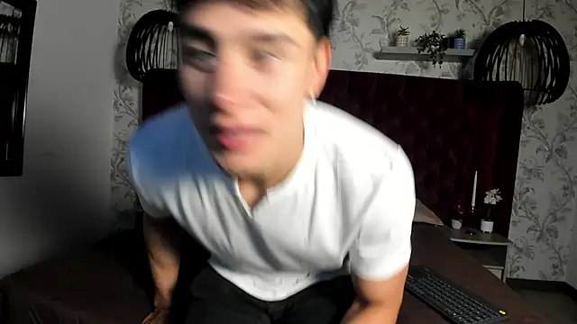 AustinJones  online show from April 5, 3:40 pm