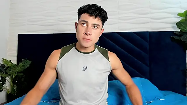 AustinJones  online show from December 3, 7:13 pm