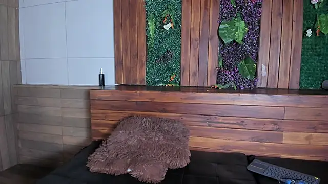 AustinJones  online show from December 4, 6:40 pm